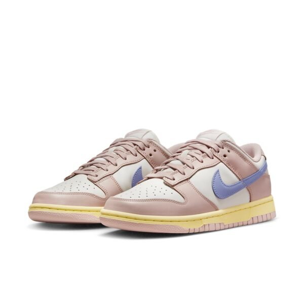 Nike Dunk Low ‘Pink Oxford’