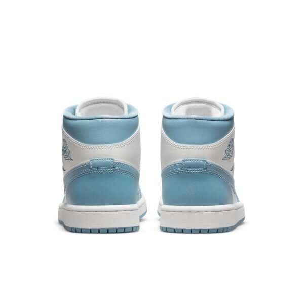 Air Jordan 1 Mid ‘University Blue 2022’
