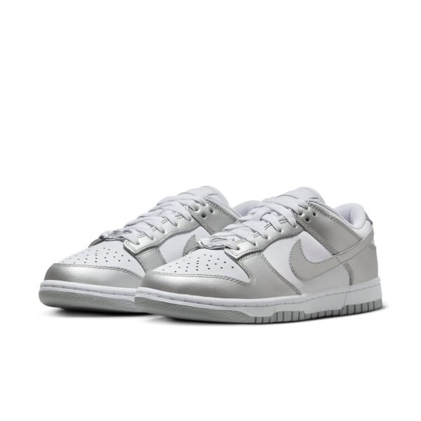 Nike Dunk Low ‘Metallic Silver’